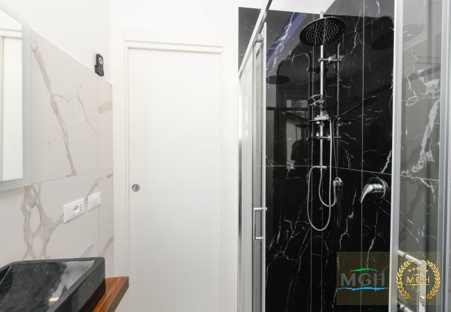 Appartamento a Sirmione - MGH Porto Deluxe Apartment Appartamento a Sirmione - MGH Porto Deluxe Apartment