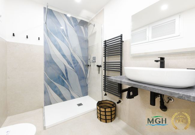 Appartamento a Sirmione - MGH Family Stay - Costa D'Oro Superior Apartment Appartamento a Sirmione - MGH Family Stay - Costa D'Oro Superior Apartment