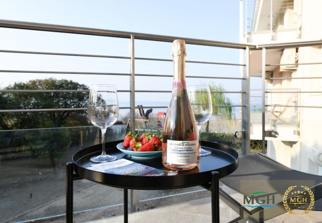 Appartamento a Sirmione - MGH Family Stay - Costa D'Oro Superior Apartment Appartamento a Sirmione - MGH Family Stay - Costa D'Oro Superior Apartment