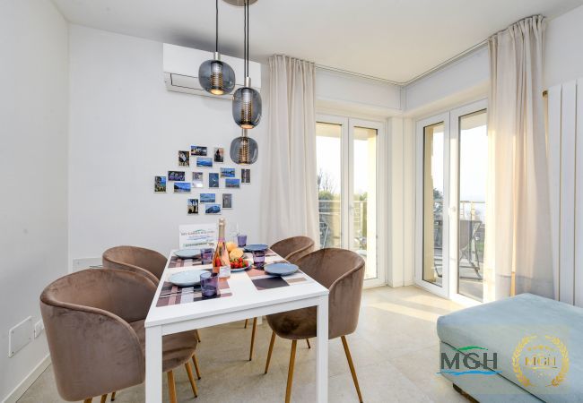 Appartamento a Sirmione - MGH Family Stay - Costa D'Oro Superior Apartment Appartamento a Sirmione - MGH Family Stay - Costa D'Oro Superior Apartment