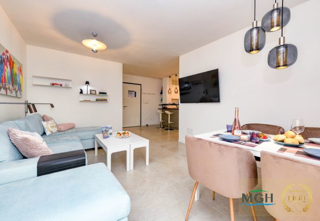 Appartamento a Sirmione - MGH Family Stay - Costa D'Oro Superior Apartment Appartamento a Sirmione - MGH Family Stay - Costa D'Oro Superior Apartment