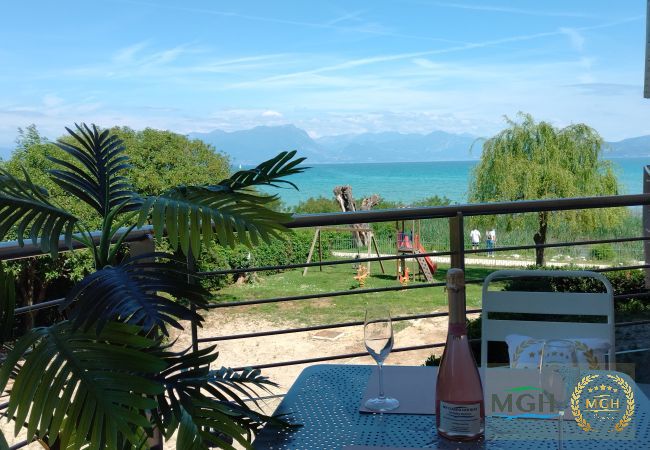 Appartamento a Sirmione - MGH Family Stay - Costa D'Oro Superior Apartment Appartamento a Sirmione - MGH Family Stay - Costa D'Oro Superior Apartment