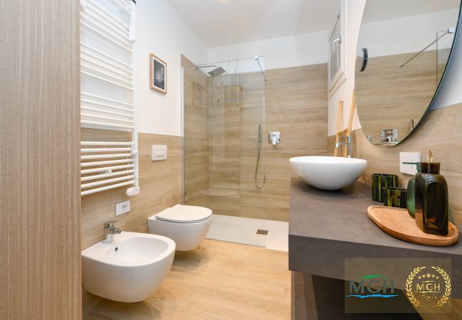 Appartamento a Desenzano del Garda - MGH Luxury - Vivere il Lago C05 Appartamento a Desenzano del Garda - MGH Luxury - Vivere il Lago C05