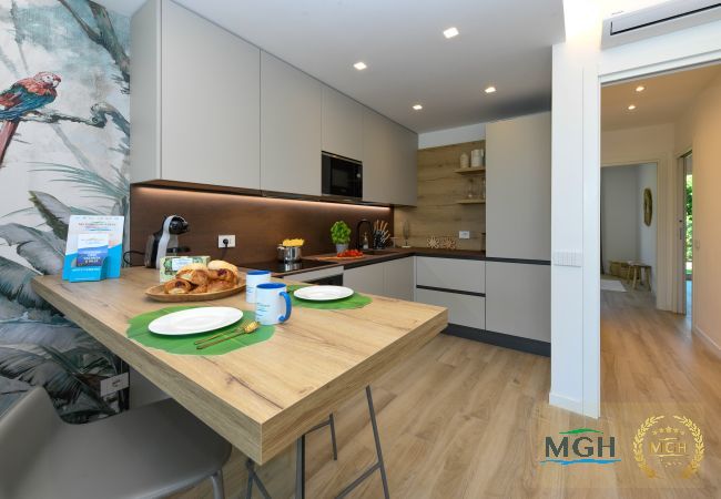Appartamento a Desenzano del Garda - MGH Luxury - Vivere il Lago C05 Appartamento a Desenzano del Garda - MGH Luxury - Vivere il Lago C05