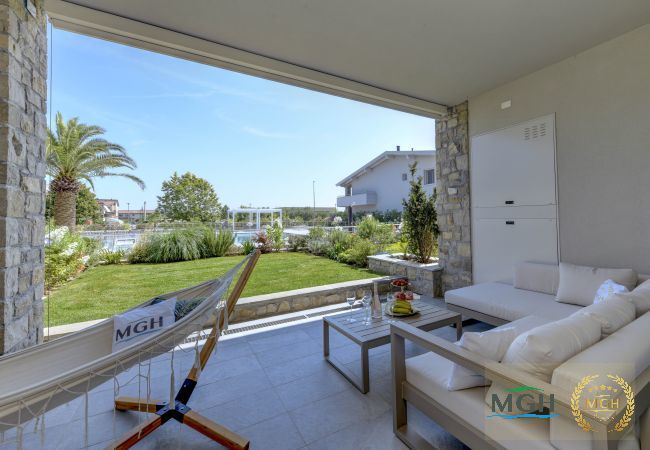 Appartamento a Desenzano del Garda - MGH Luxury - Vivere il Lago C05 Appartamento a Desenzano del Garda - MGH Luxury - Vivere il Lago C05
