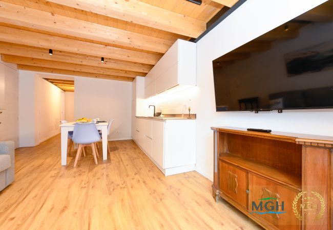 Appartamento a Brenzone - Charm Lakefront Apartment La Corte MGH Appartamento a Brenzone - Charm Lakefront Apartment La Corte MGH