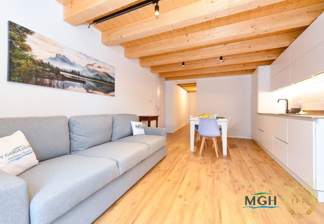 Appartamento a Brenzone - Charm Lakefront Apartment La Corte MGH Appartamento a Brenzone - Charm Lakefront Apartment La Corte MGH
