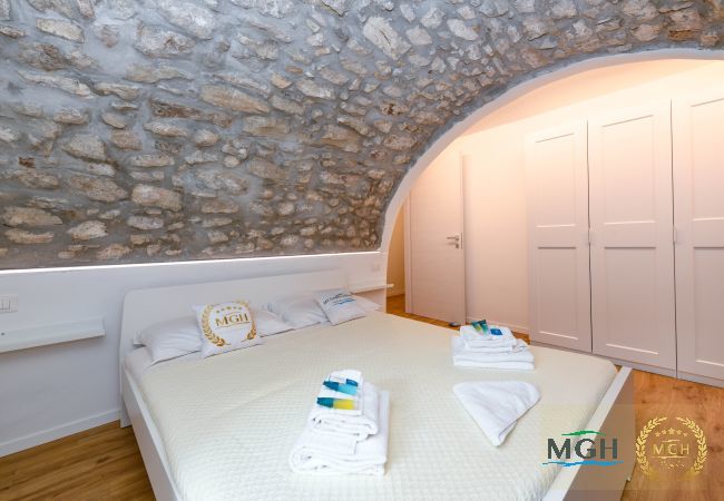 Appartamento a Brenzone - Charm Lakefront Apartment La Corte MGH Appartamento a Brenzone - Charm Lakefront Apartment La Corte MGH