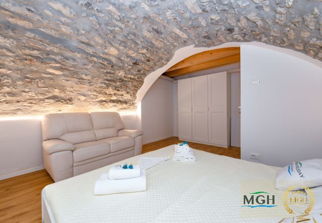 Appartamento a Brenzone - Charm Lakefront Apartment La Corte MGH Appartamento a Brenzone - Charm Lakefront Apartment La Corte MGH