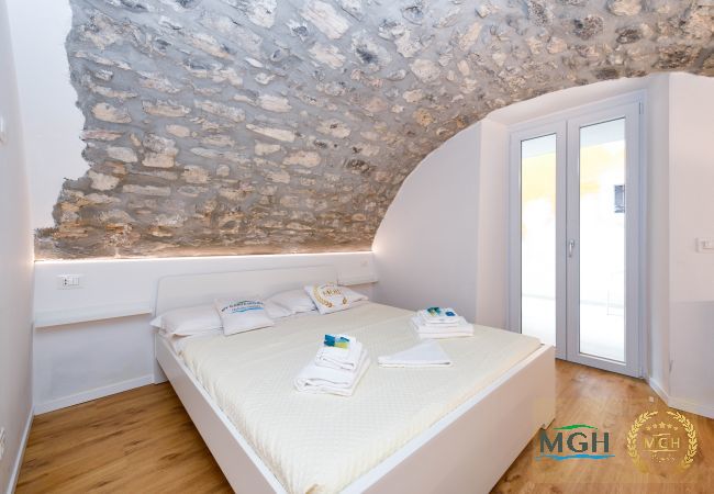 Appartamento a Brenzone - Charm Lakefront Apartment La Corte MGH Appartamento a Brenzone - Charm Lakefront Apartment La Corte MGH