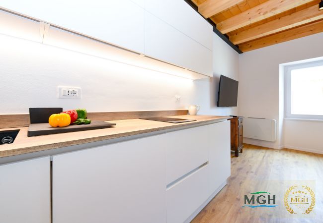 Appartamento a Brenzone - Charm Lakefront Apartment Panorama MGH Appartamento a Brenzone - Charm Lakefront Apartment Panorama MGH
