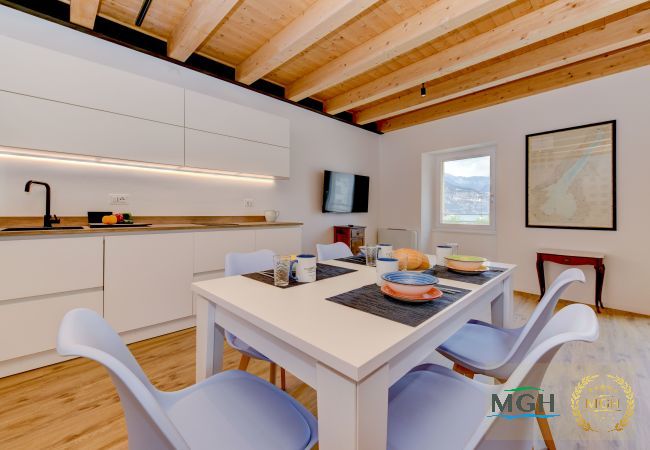 Appartamento a Brenzone - Charm Lakefront Apartment Panorama MGH Appartamento a Brenzone - Charm Lakefront Apartment Panorama MGH