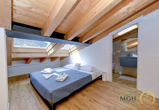 Appartamento a Brenzone - Charm Lakefront Penthouse MGH Appartamento a Brenzone - Charm Lakefront Penthouse MGH