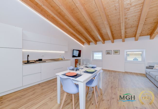 Appartamento a Brenzone - Charm Lakefront Penthouse MGH Appartamento a Brenzone - Charm Lakefront Penthouse MGH