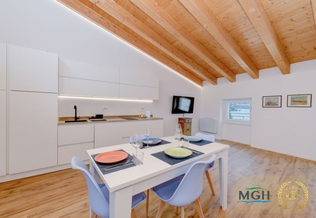 Appartamento a Brenzone - Charm Lakefront Penthouse MGH Appartamento a Brenzone - Charm Lakefront Penthouse MGH
