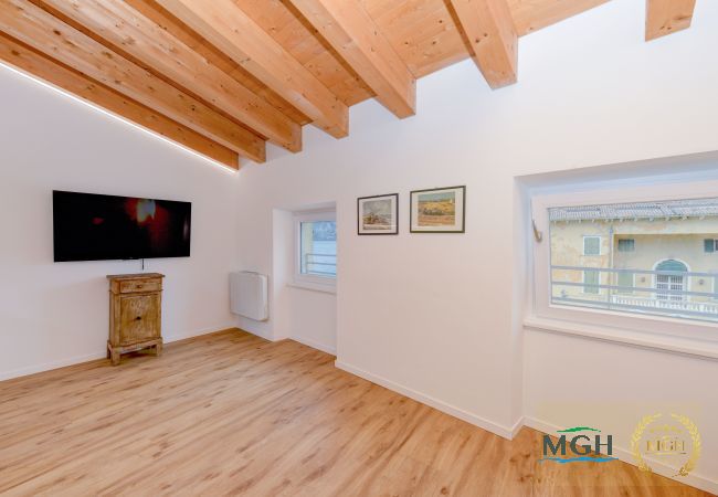 Appartamento a Brenzone - Charm Lakefront Penthouse MGH Appartamento a Brenzone - Charm Lakefront Penthouse MGH