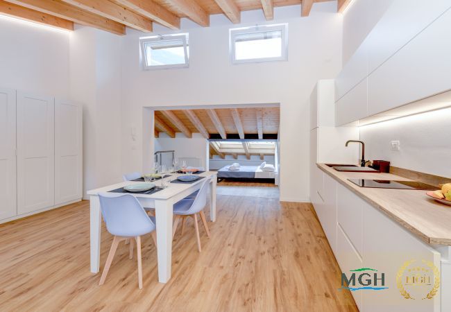 Appartamento a Brenzone - Charm Lakefront Penthouse MGH Appartamento a Brenzone - Charm Lakefront Penthouse MGH