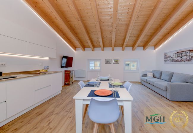 Appartamento a Brenzone - Charm Lakefront Penthouse MGH Appartamento a Brenzone - Charm Lakefront Penthouse MGH