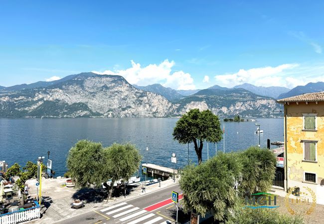 Appartamento a Brenzone - Charm Lakefront Penthouse MGH Appartamento a Brenzone - Charm Lakefront Penthouse MGH