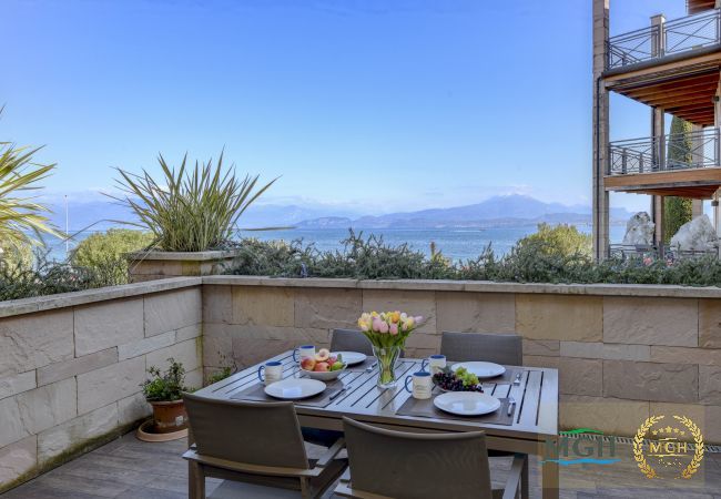 Appartamento a Peschiera del Garda - MGH Luxury -Residenza La Perla Peschiera Lakefront Appartamento a Peschiera del Garda - MGH Luxury -Residenza La Perla Peschiera Lakefront