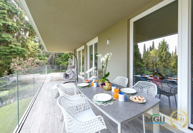Appartamento a Gardone Riviera - MGH - Lake & Love Apartment Appartamento a Gardone Riviera - MGH - Lake & Love Apartment
