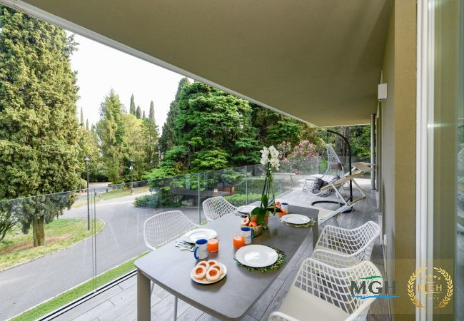 Appartamento a Gardone Riviera - MGH - Lake & Love Apartment Appartamento a Gardone Riviera - MGH - Lake & Love Apartment