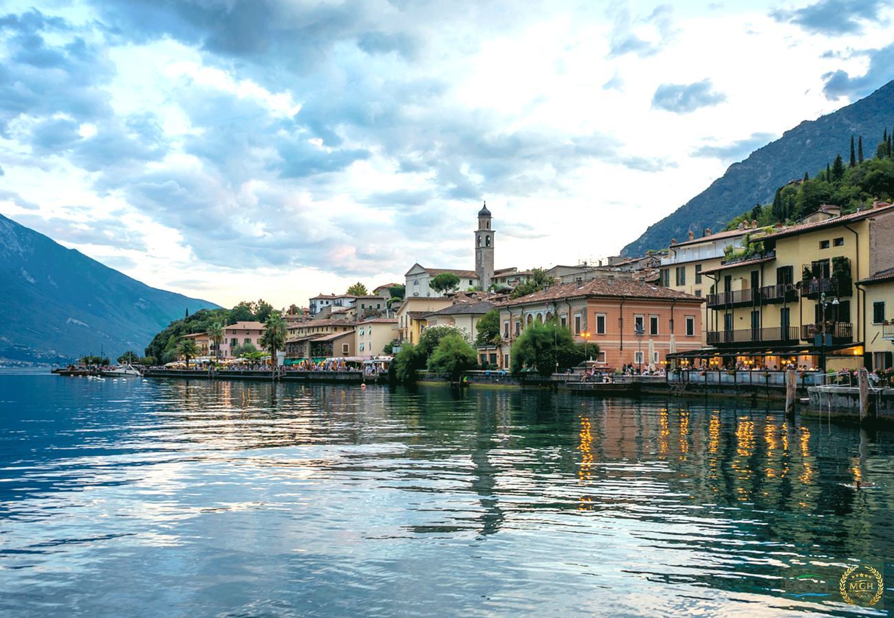 Appartamento a Brenzone - Charm Lakefront Apartment L’isola MGH