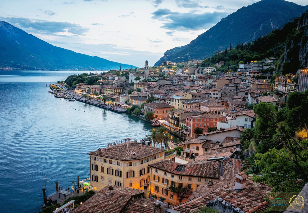 Appartamento a Brenzone - Charm Lakefront Apartment L’isola MGH