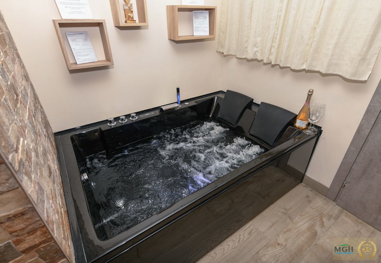 Appartamento a Soiano - MGH Luxury- Romantic SPA & Relax