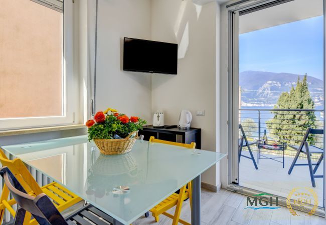 Ferienwohnung in Brenzone - Holiday Apartments Brenzone - Studio BALDO Ferienwohnung in Brenzone - Holiday Apartments Brenzone - Studio BALDO