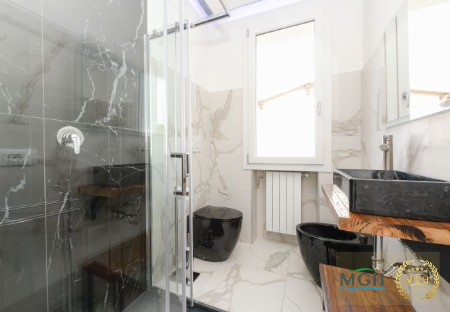 Ferienwohnung in Sirmione - MGH Porto Deluxe Apartment Ferienwohnung in Sirmione - MGH Porto Deluxe Apartment