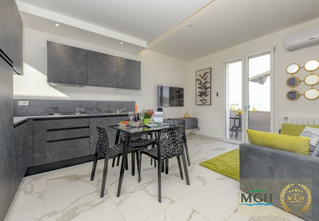 Ferienwohnung in Sirmione - MGH Porto Deluxe Apartment Ferienwohnung in Sirmione - MGH Porto Deluxe Apartment