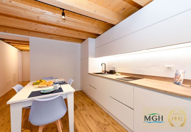 Ferienwohnung in Brenzone - Charm Lakefront Apartment La Corte MGH Ferienwohnung in Brenzone - Charm Lakefront Apartment La Corte MGH