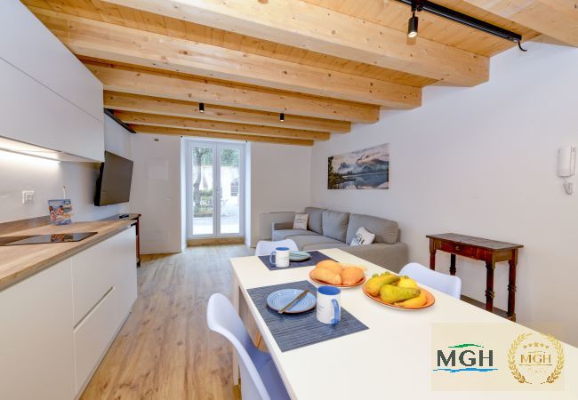 Ferienwohnung in Brenzone - Charm Lakefront Apartment La Corte MGH Ferienwohnung in Brenzone - Charm Lakefront Apartment La Corte MGH