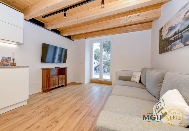 Ferienwohnung in Brenzone - Charm Lakefront Apartment La Corte MGH Ferienwohnung in Brenzone - Charm Lakefront Apartment La Corte MGH