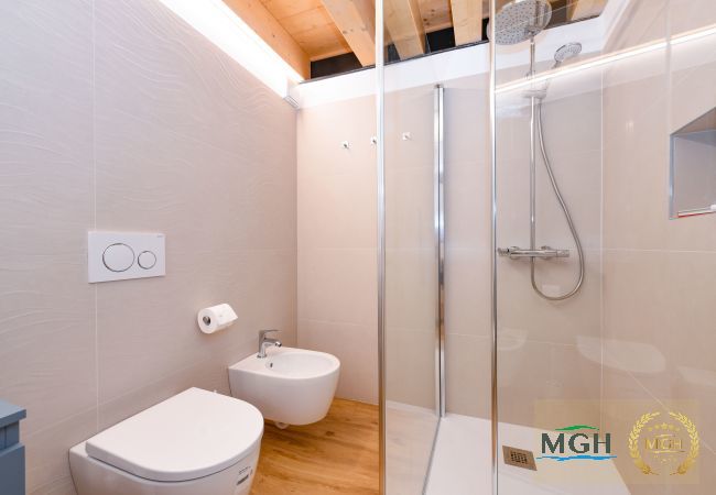 Ferienwohnung in Brenzone - Charm Lakefront Apartment La Corte MGH Ferienwohnung in Brenzone - Charm Lakefront Apartment La Corte MGH