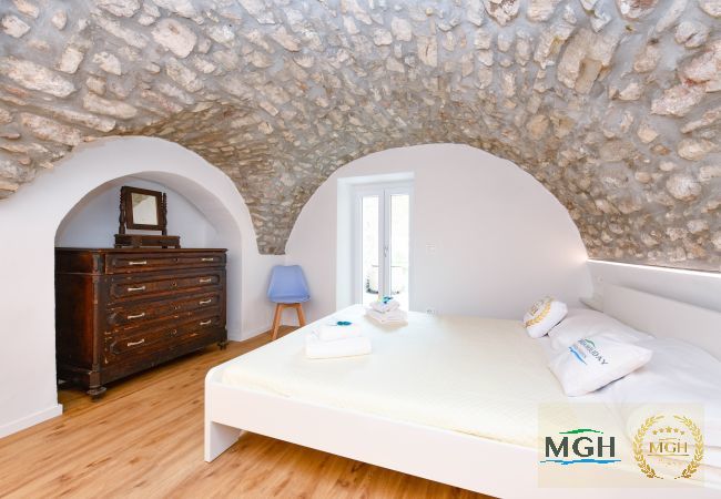 Ferienwohnung in Brenzone - Charm Lakefront Apartment La Corte MGH Ferienwohnung in Brenzone - Charm Lakefront Apartment La Corte MGH