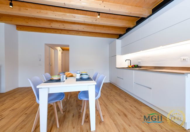 Ferienwohnung in Brenzone - Charm Lakefront Apartment La Corte MGH Ferienwohnung in Brenzone - Charm Lakefront Apartment La Corte MGH