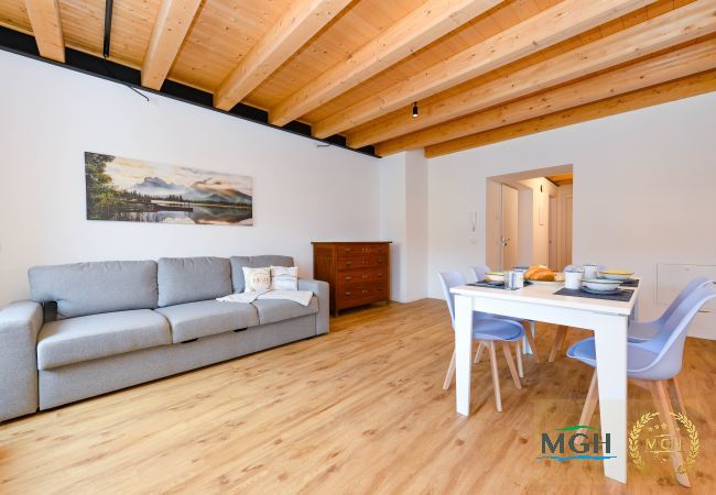 Ferienwohnung in Brenzone - Charm Lakefront Apartment La Corte MGH Ferienwohnung in Brenzone - Charm Lakefront Apartment La Corte MGH