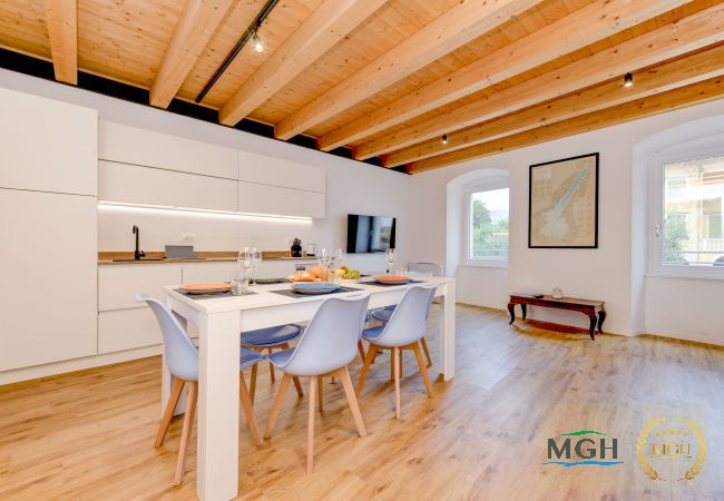 Ferienwohnung in Brenzone - Charm Lakefront Apartment L’isola MGH Ferienwohnung in Brenzone - Charm Lakefront Apartment L’isola MGH