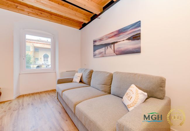 Ferienwohnung in Brenzone - Charm Lakefront Apartment L’isola MGH Ferienwohnung in Brenzone - Charm Lakefront Apartment L’isola MGH