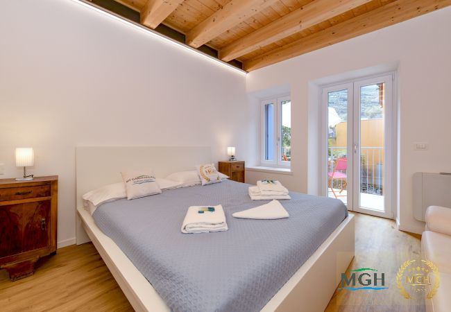 Ferienwohnung in Brenzone - Charm Lakefront Apartment L’isola MGH Ferienwohnung in Brenzone - Charm Lakefront Apartment L’isola MGH