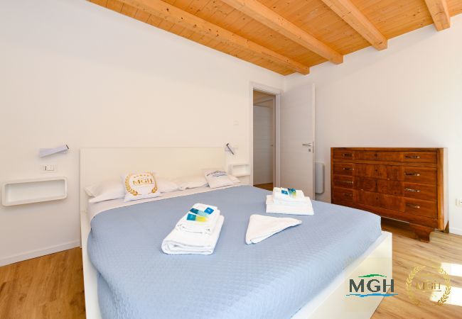 Ferienwohnung in Brenzone - Charm Lakefront Apartment L’isola MGH Ferienwohnung in Brenzone - Charm Lakefront Apartment L’isola MGH