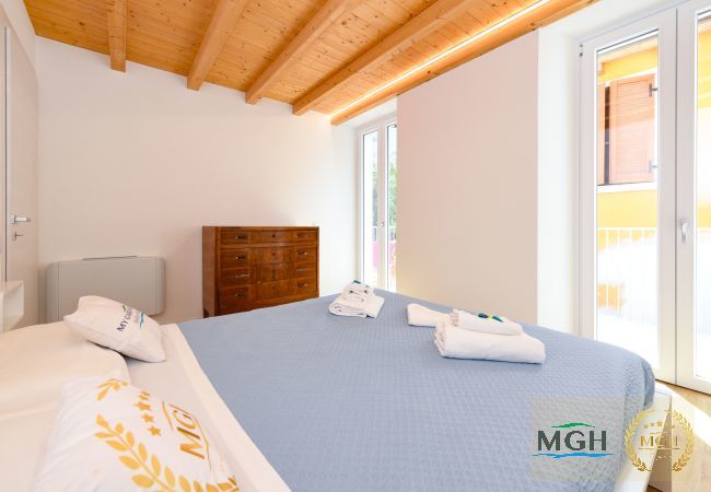 Ferienwohnung in Brenzone - Charm Lakefront Apartment L’isola MGH Ferienwohnung in Brenzone - Charm Lakefront Apartment L’isola MGH