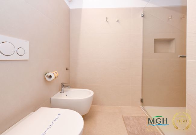 Ferienwohnung in Brenzone - Charm Lakefront Apartment L’isola MGH Ferienwohnung in Brenzone - Charm Lakefront Apartment L’isola MGH