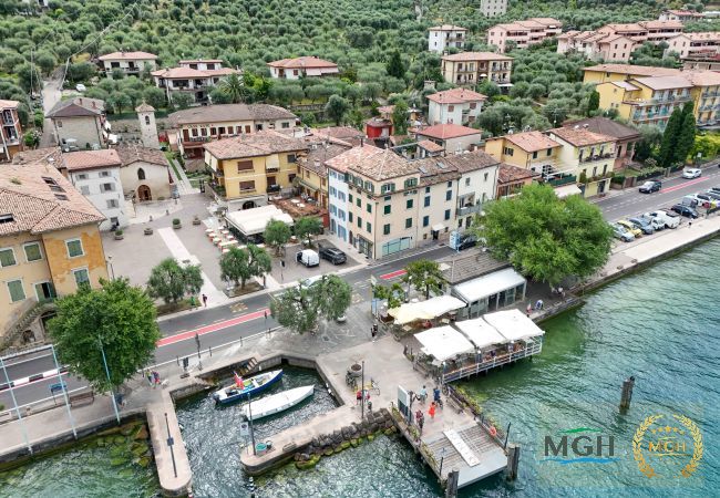 Ferienwohnung in Brenzone - Charm Lakefront Apartment L’isola MGH Ferienwohnung in Brenzone - Charm Lakefront Apartment L’isola MGH