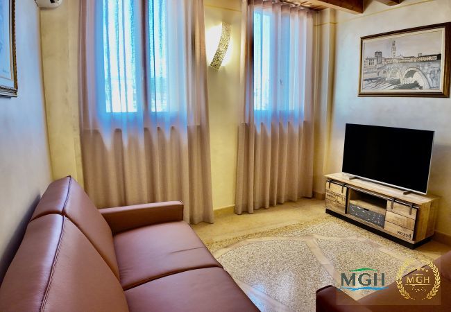 Ferienwohnung in Verona - MGH Luxury - Romeo’s Penthouse Verona Ferienwohnung in Verona - MGH Luxury - Romeo’s Penthouse Verona