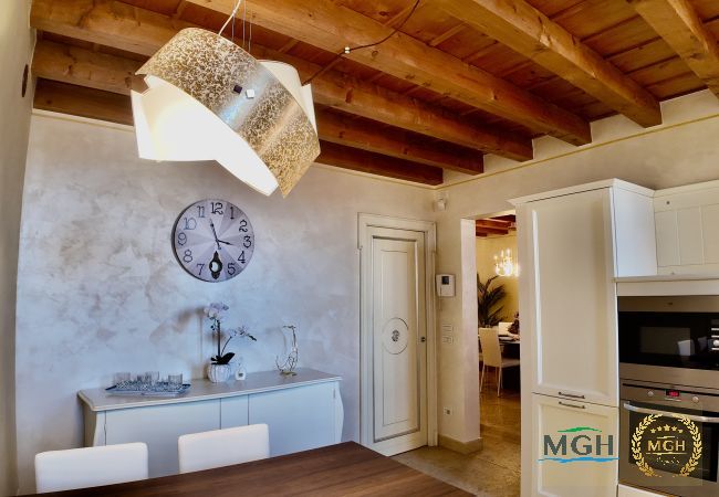 Ferienwohnung in Verona - MGH Luxury - Romeo’s Penthouse Verona Ferienwohnung in Verona - MGH Luxury - Romeo’s Penthouse Verona