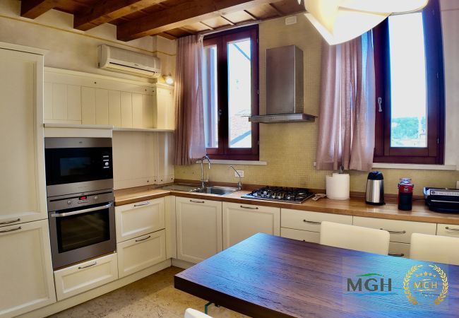 Ferienwohnung in Verona - MGH Luxury - Romeo’s Penthouse Verona Ferienwohnung in Verona - MGH Luxury - Romeo’s Penthouse Verona