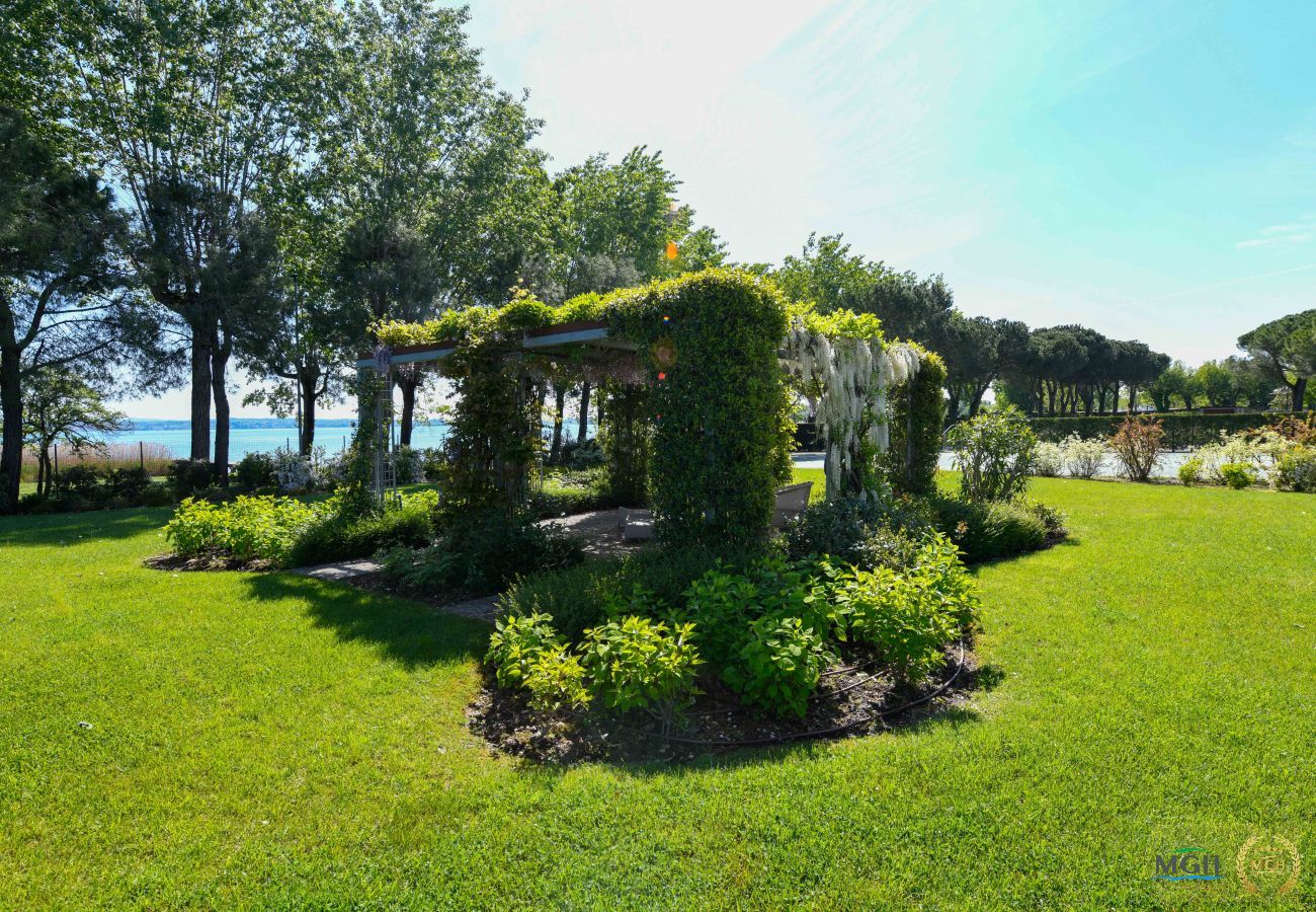 Ferienwohnung in Sirmione - MGH Family Stay - Acquarius Resort Lake Front